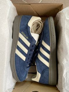 Adidas spezial kleidung